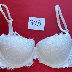 PINK Victoria Secret Pink 34B Floral Pattern White Ivory Lace Ballonet Bra